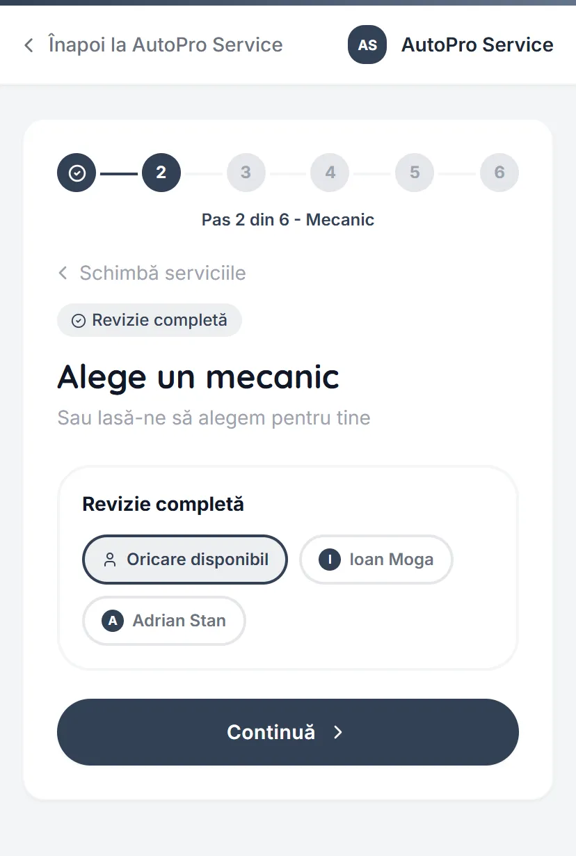 Pagina publică de rezervări a unui service auto, văzută de client pe telefon